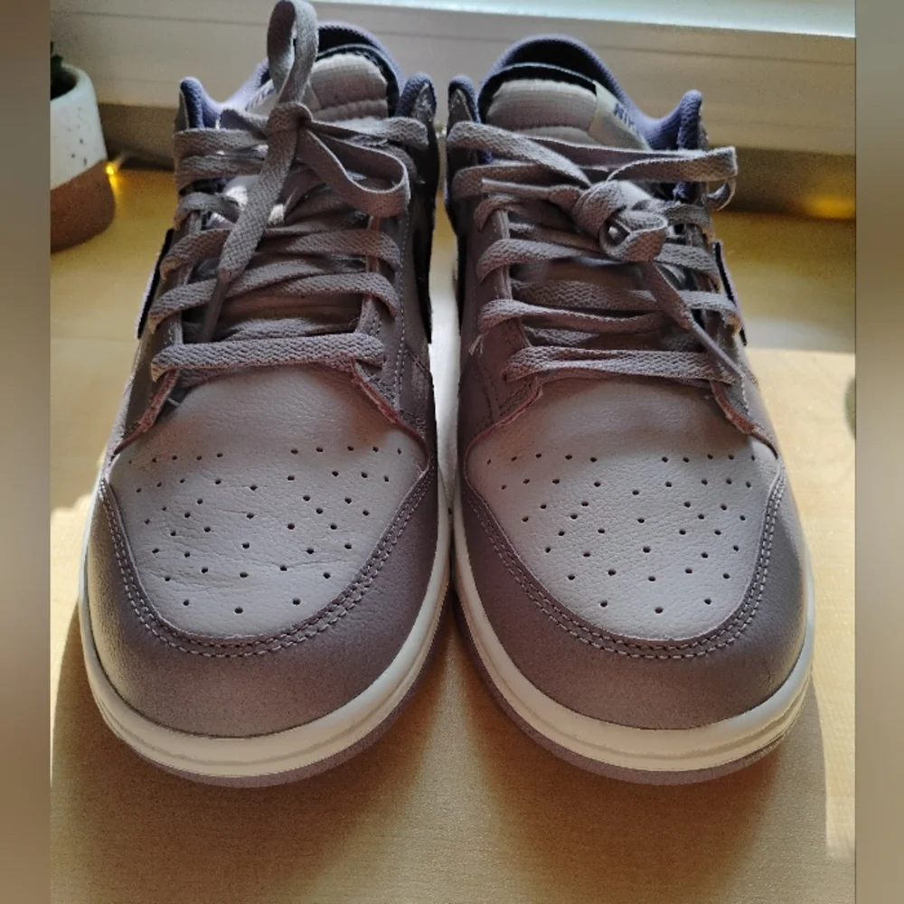 Nike Men’s Athletic Shoes Gray and Purple Low-Top Sneakers - Picture 9 of 12